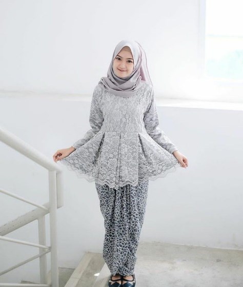 Baju Kebaya Brokat Terbaru Model Peplum Soft Grey