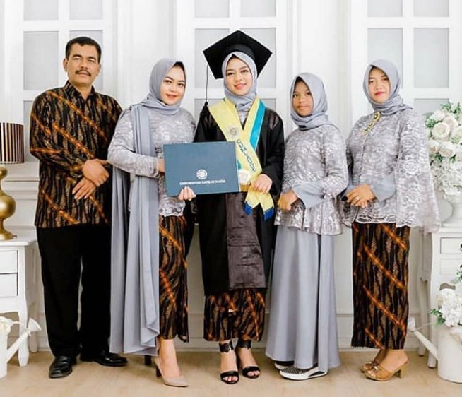 Baju Kebaya Brokat untuk Orang Gemuk Model Blouse