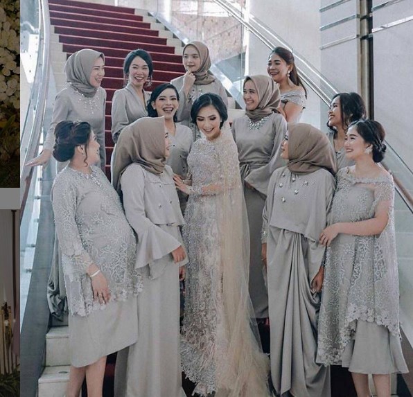 Baju Kebaya Brokat untuk Orang Gemuk Soft Grey