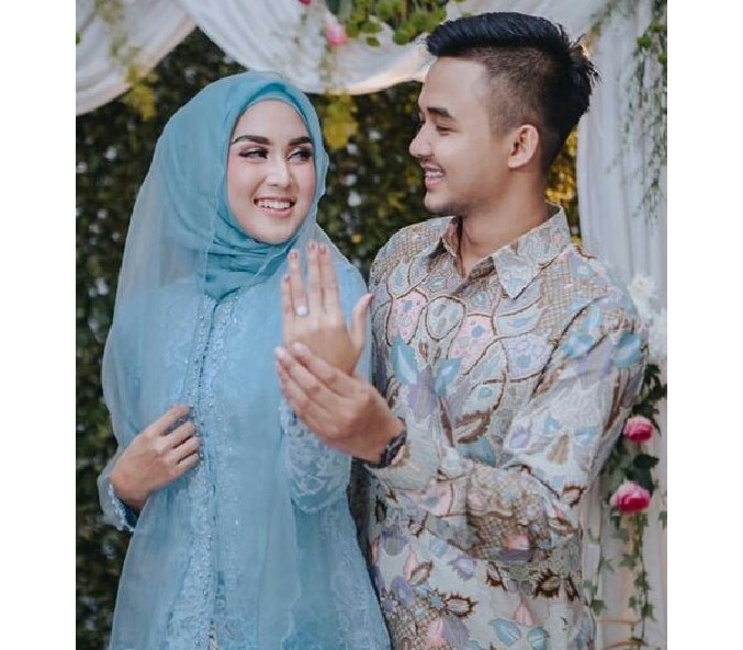 Baju Kebaya Couple Kancing Depan Biru Soft