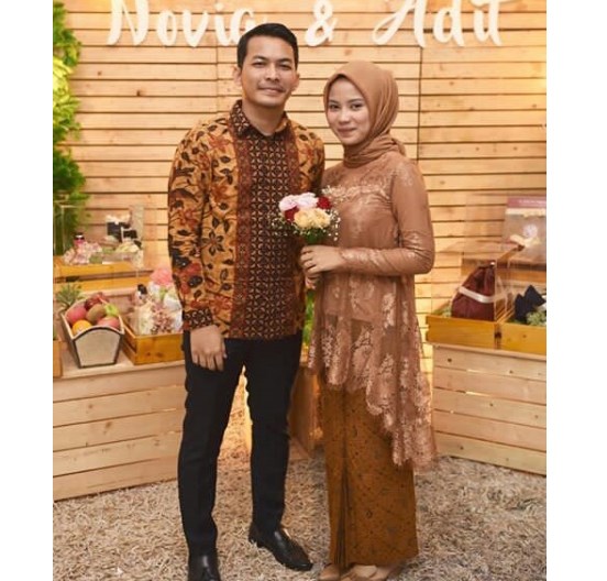 Baju Kebaya Couple Kancing Depan Coklat