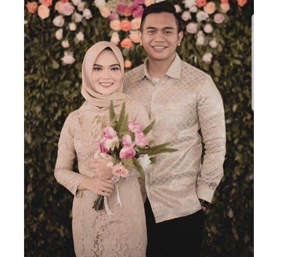Baju Kebaya Couple Kancing Depan Cream Pastel