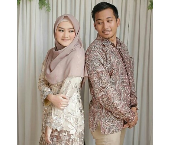 Baju Kebaya Couple Kancing Depan Cream Putih