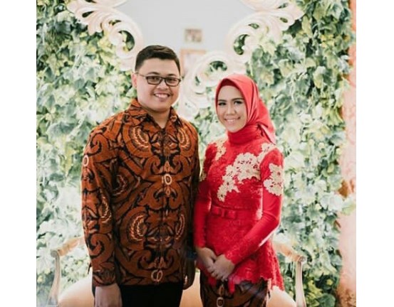 Baju Kebaya Couple Model Peplum Merah