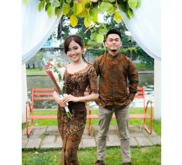 Baju Kebaya Couple Panjang Leher V Coklat
