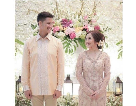 Baju Kebaya Couple Panjang Leher V Cream Nude