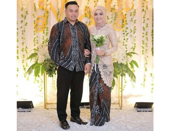 Baju Kebaya Couple Panjang Leher V Payet Nude