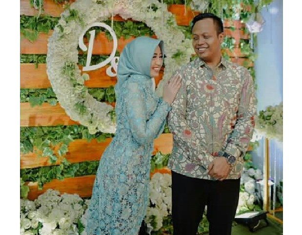 Baju Kebaya Couple Panjang Leher V Tosca