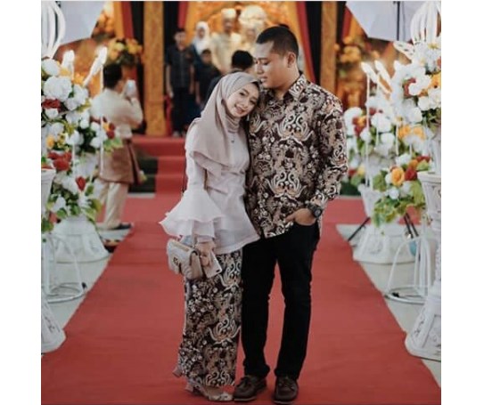 Baju Kebaya Couple Peplum Bahan Organza Soft Nude