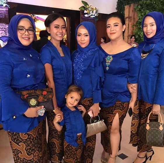 Baju Kebaya Kutubaru Bahan Embos Birel