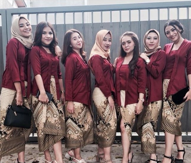 Baju Kebaya Kutubaru Bahan Embos Merah Maroon
