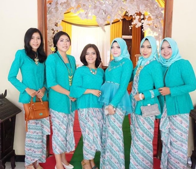 Baju Kebaya Kutubaru Bahan Embos Panjang Hijau Tosca