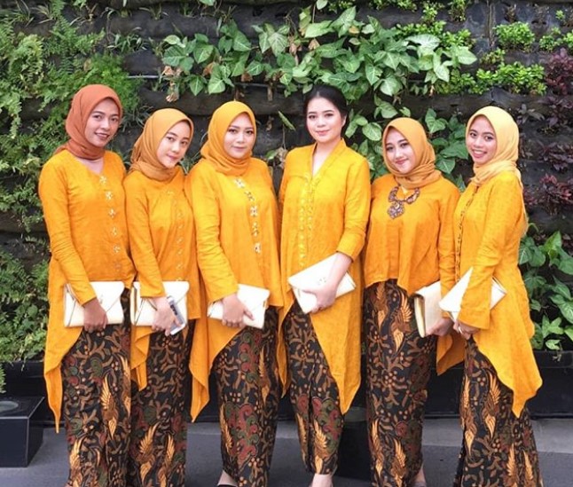 Baju Kebaya Kutubaru Bahan Embos Panjang Kuning Cerah