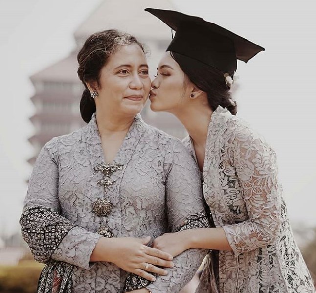 Baju Kebaya Kutubaru Brokat Abu Muda