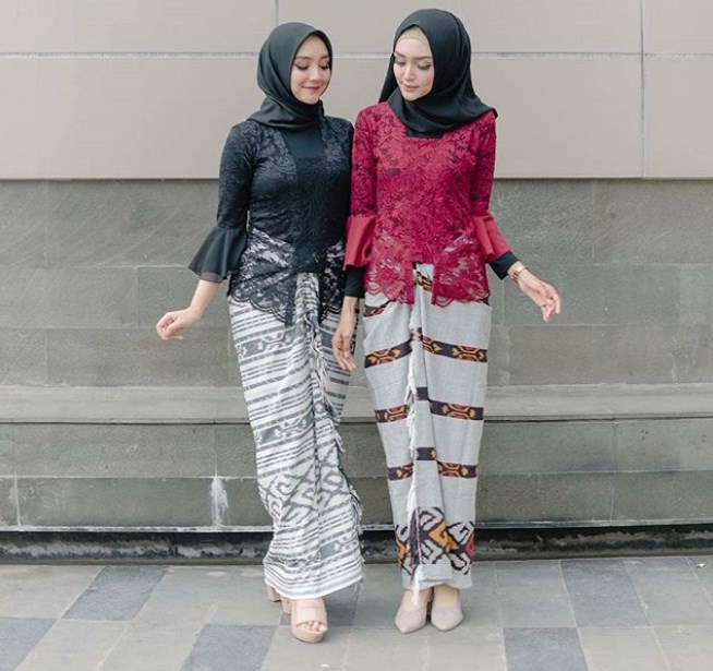Baju Kebaya Kutubaru Brokat Lengan Lonceng Merah Hitam