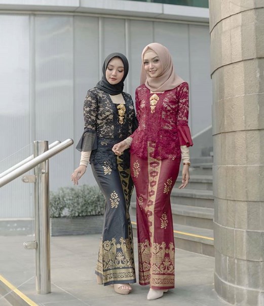 Baju Kebaya Kutubaru Brokat Lengan Lonceng Rok Songket