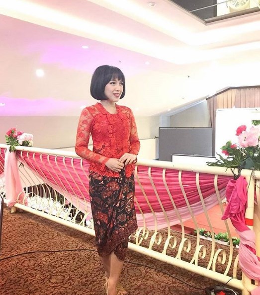 Baju Kebaya Kutubaru Brokat Merah Cabe