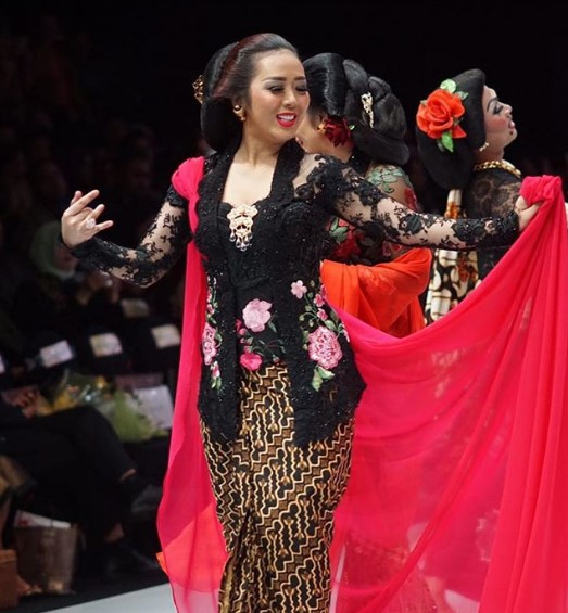 Baju Kebaya Kutubaru Brokat Payet Ala Soimah Hitam