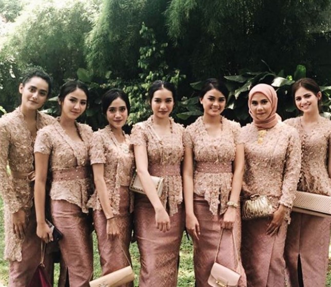 Baju Kebaya Kutubaru Brokat Payet Cream