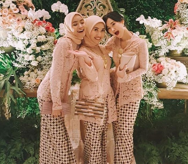 Baju Kebaya Kutubaru Brokat Peach