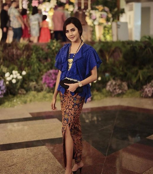 Baju Kebaya Kutubaru Brokat Pendek Modern Birel