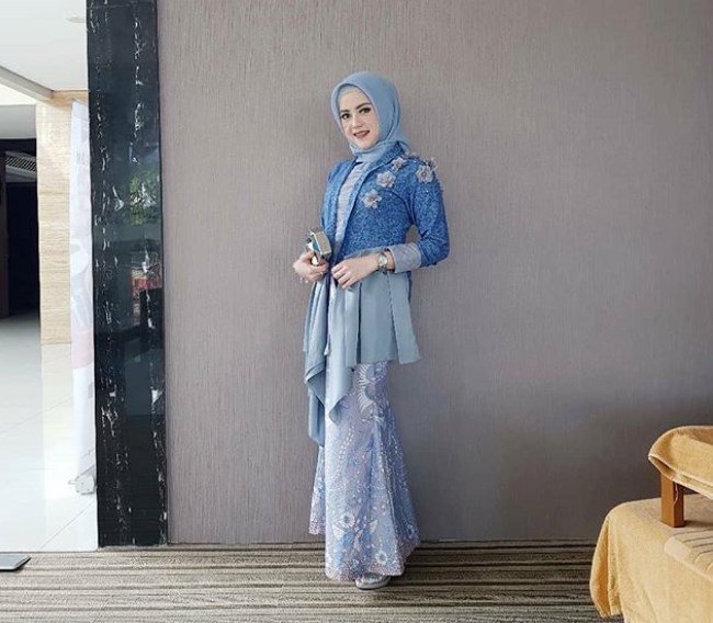 Baju Kebaya Kutubaru Kombinasi Biru