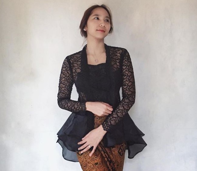 Baju Kebaya Kutubaru Kombinasi Brokat dan Organza Hitam