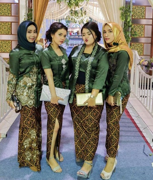 Baju Kebaya Kutubaru Kombinasi Hijau Tua