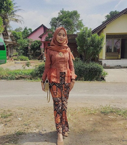 Baju Kebaya Kutubaru Kombinasi Modern Coral
