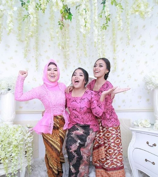 Baju Kebaya Kutubaru Kombinasi Pink