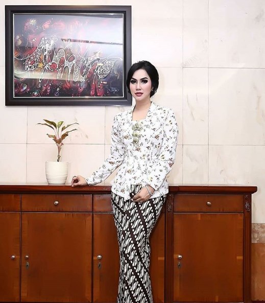 Baju Kebaya Kutubaru Motif Bunga Putih