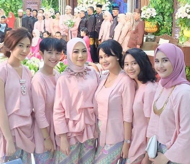 Baju Kebaya Kutubaru Satin Baby Pink