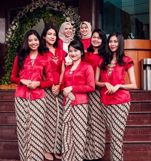 Baju Kebaya Kutubaru Satin Merah Cabe