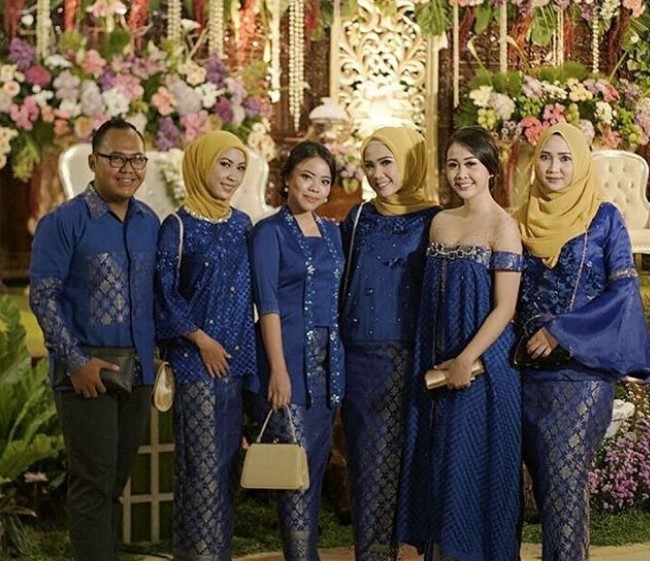 Baju Kebaya Kutubaru Satin Panjang Payet Navy