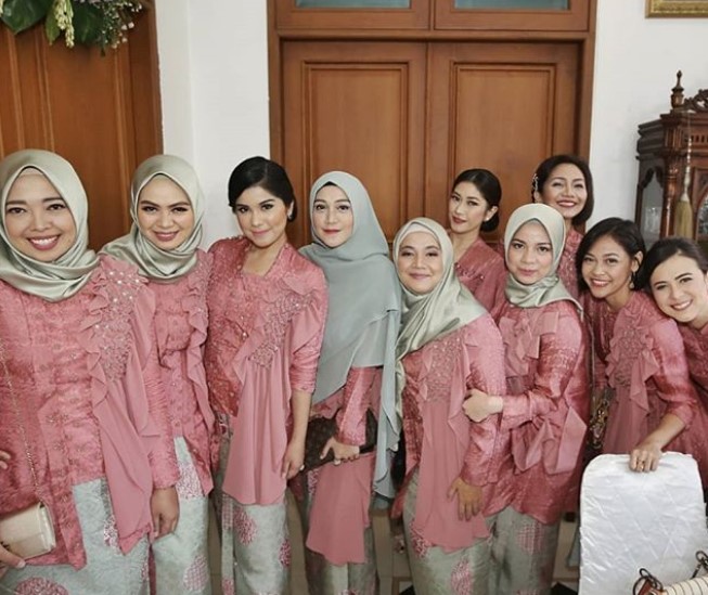 Baju Kebaya Kutubaru Satin Panjang Payet Rose