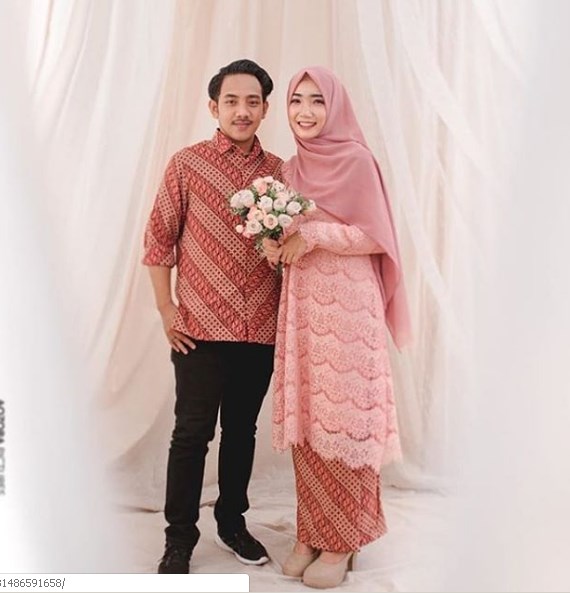 Baju Kebaya Wisuda Couple Terbaru Model Kurung Peach