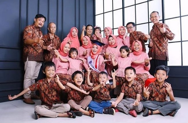 Baju Kebaya Wisuda Keluarga Terbaru Coklat Peach
