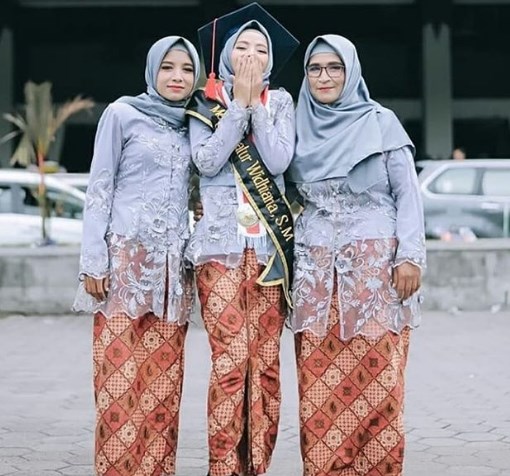 Baju Kebaya Wisuda Keluarga Terbaru Soft Blue