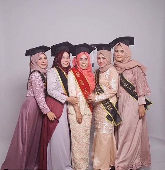 Baju Kebaya Wisuda Model Dress Simpel dan Elegan