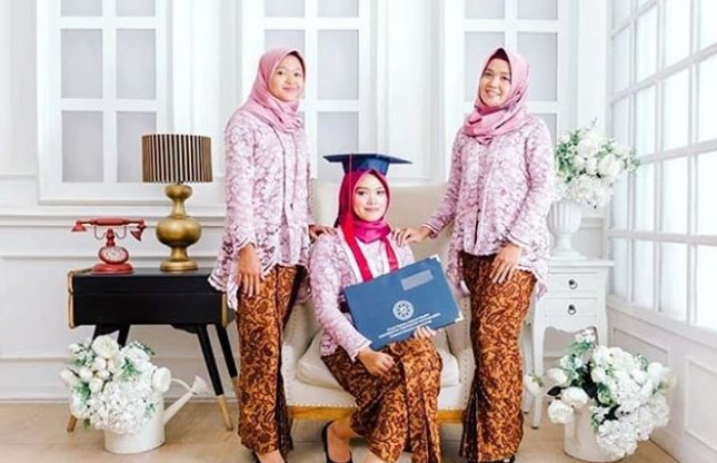 Baju Kebaya Wisuda Model Kutu Baru