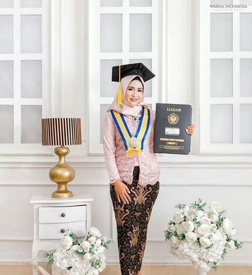 Baju Kebaya Wisuda Model Kutubaru Nude Pink