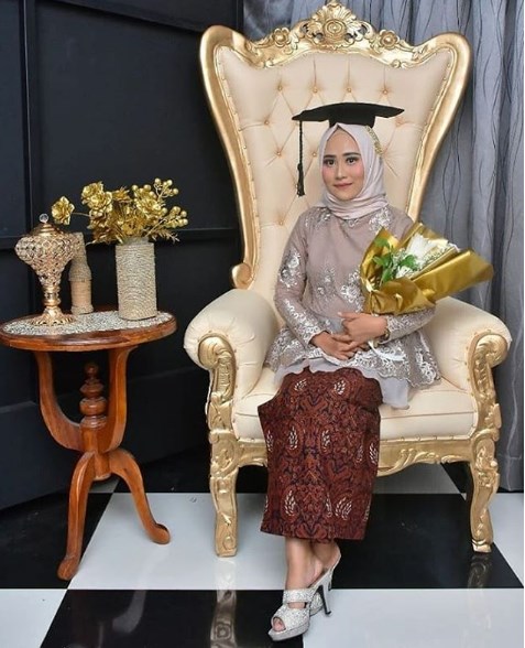 Baju Kebaya Wisuda Model Peplum Baby Grey