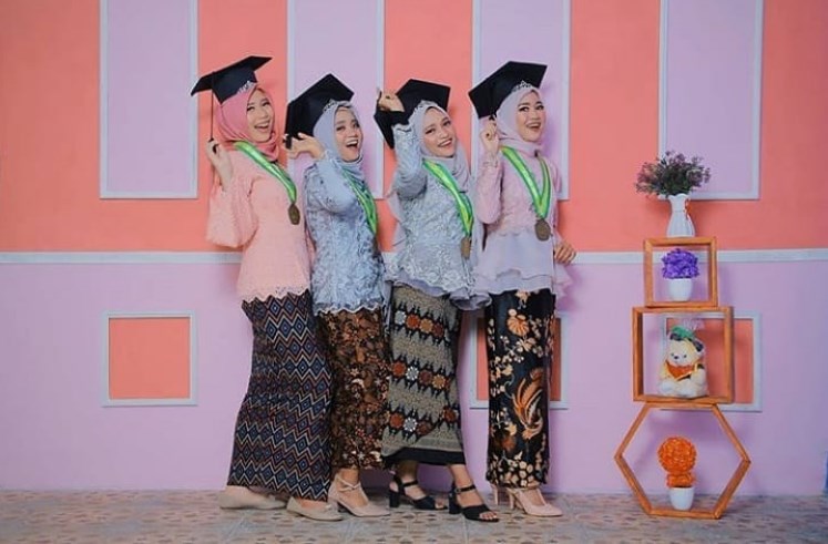 Baju Kebaya Wisuda Model Peplum Peach and Blue