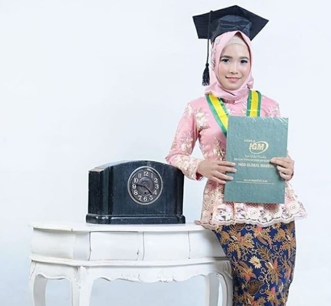 Baju Kebaya Wisuda Model Peplum Pink Peach