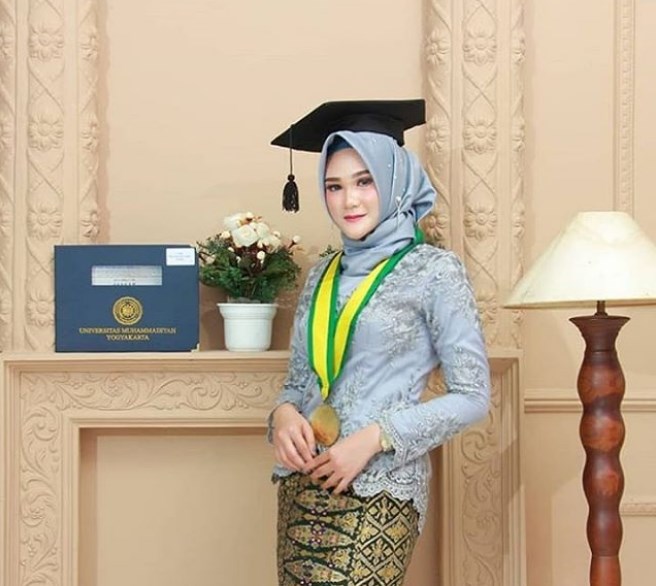 Baju Kebaya Wisuda Modern Hijab Soft Grey