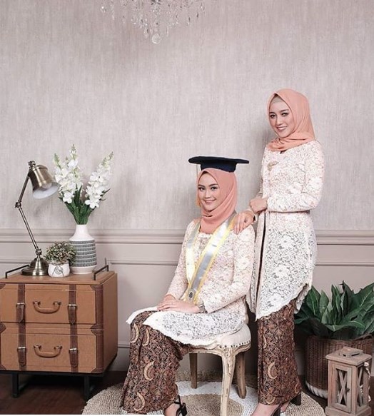 Baju Kebaya Wisuda Tunic Panjang Modern Putih Tulang