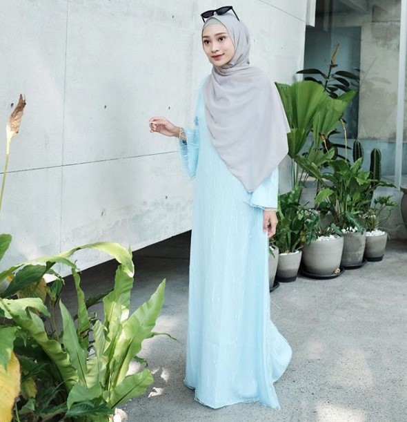 Contoh Model Baju Gamis Modern Anak Muda Masa Kini Simpel Soft Blue