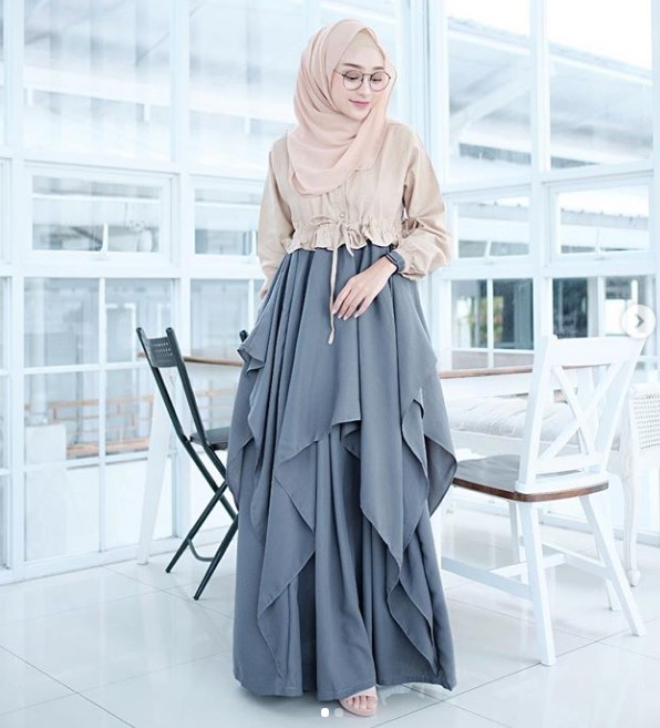 Contoh Model Baju Gamis Modern Anak Muda Masa Kini Tali Pinggang Rok Zigzag Cream Abu Tua