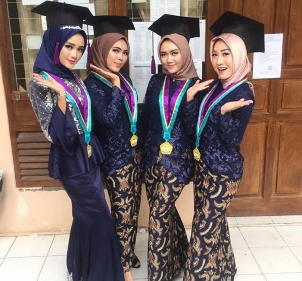 Dress Brokat Kombinasi Satin Model Duyung Navy