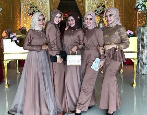 Dress Brokat Kombinasi Satin Model Duyung Peplum Cream Tua